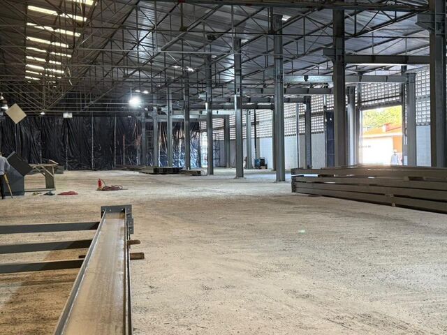 Nave del galpón con estructura metálica