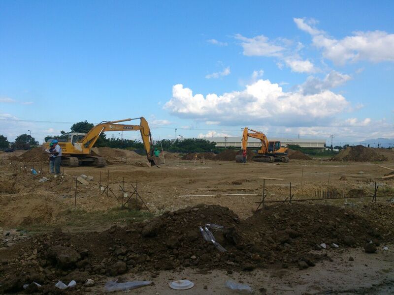 Excavaciones y trazado de las fundaciones de los galpones L12
